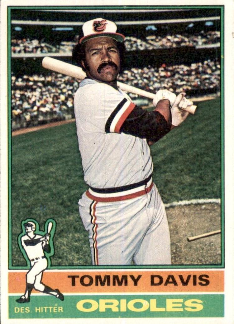 1976 Topps Tommy Davis #149 card