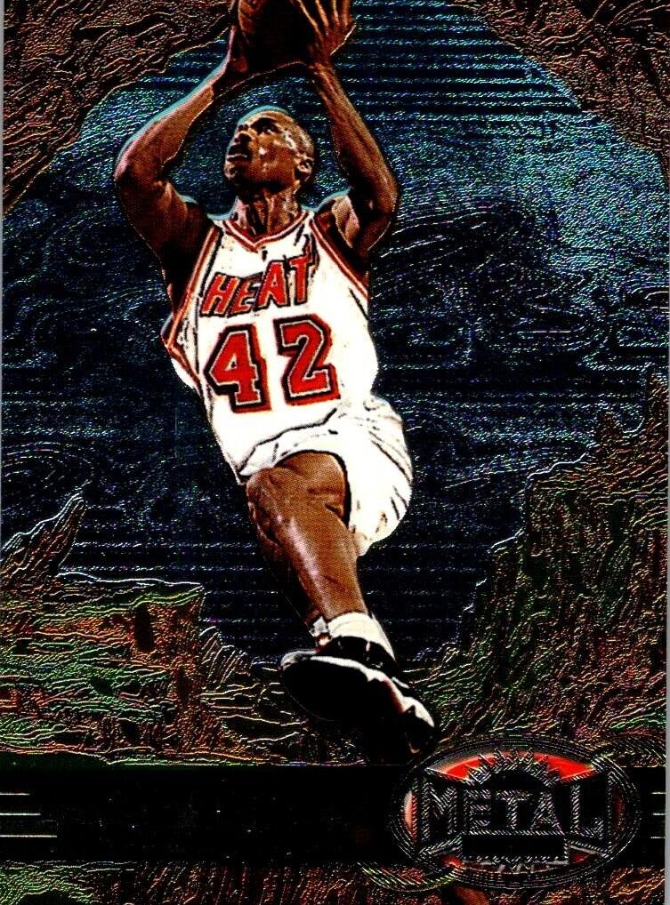 1997 Metal Universe P.J. Brown #55 card