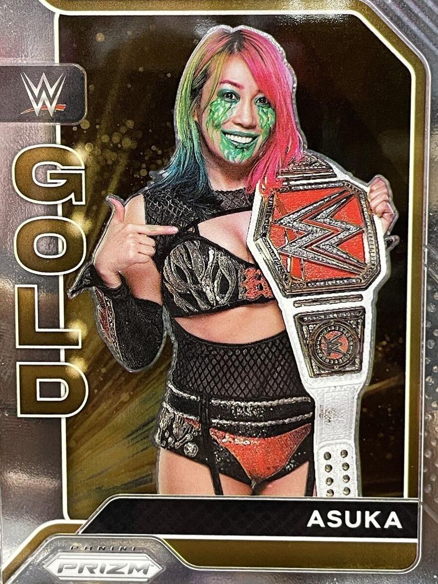 2022 Panini Prizm WWE Gold Asuka #16 card