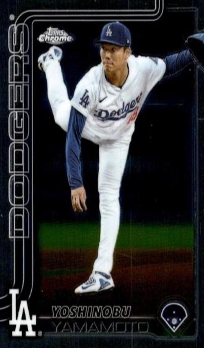 Yoshinobu Yamamoto 2025 Topps Chrome Baseball card