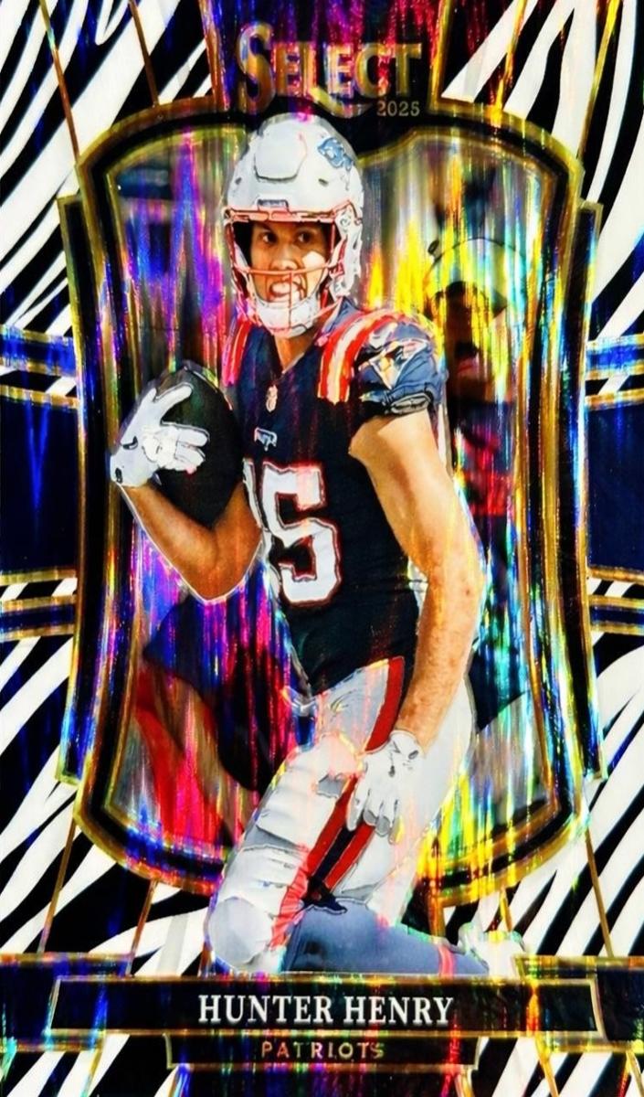 Hunter Henry 2025 Select Football card