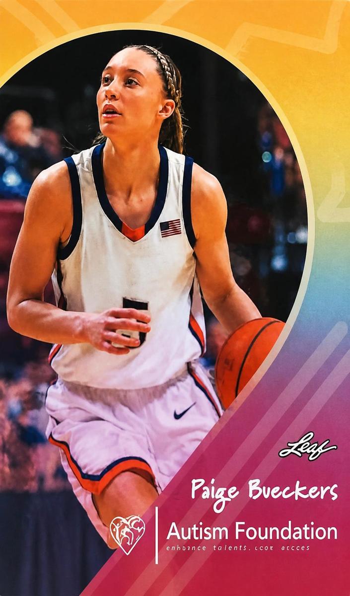 2023 Paige Bueckers #17