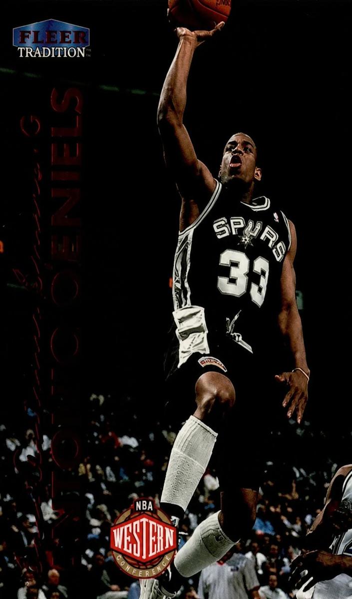 1999 Antonio Daniels #33