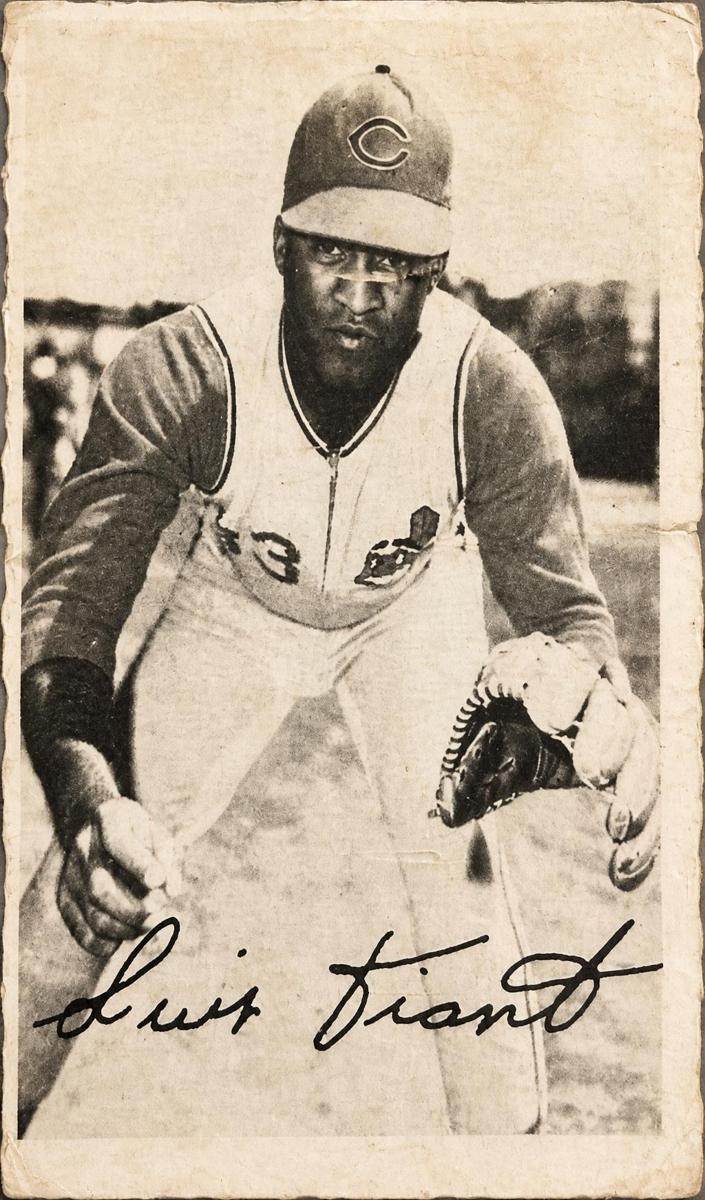 1969 O-Pee-Chee Deckle Edge Luis Tiant #NNO card