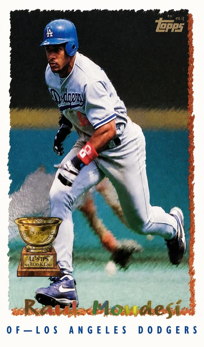 1995 Topps Raul Mondesi #103 card