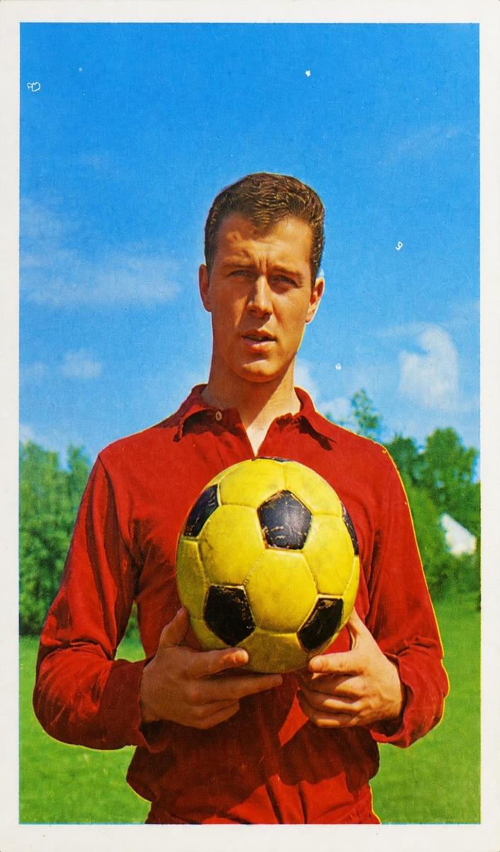 1966 Franz Beckenbauer [With Ball] #NNO