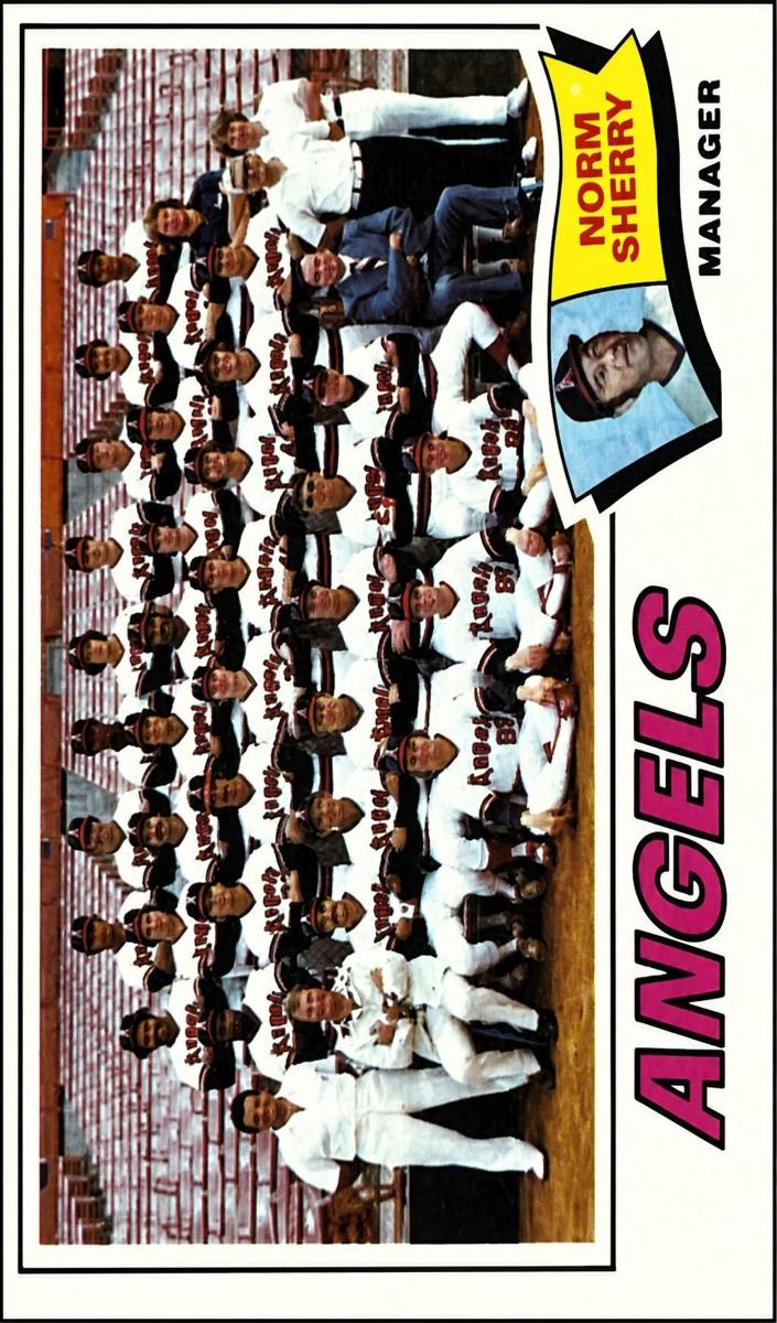 1977 Topps Angels Team #34 card