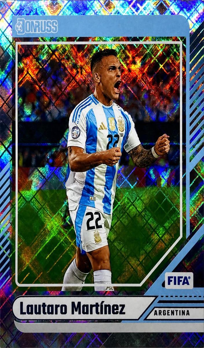 2024 Panini Donruss Lautaro Martinez [Pink Cubic] #82 card