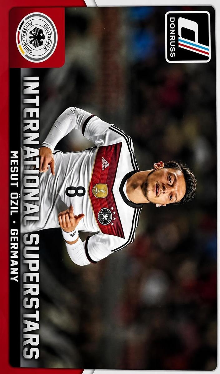 2015 Panini Donruss Mesut Ozil #32 card