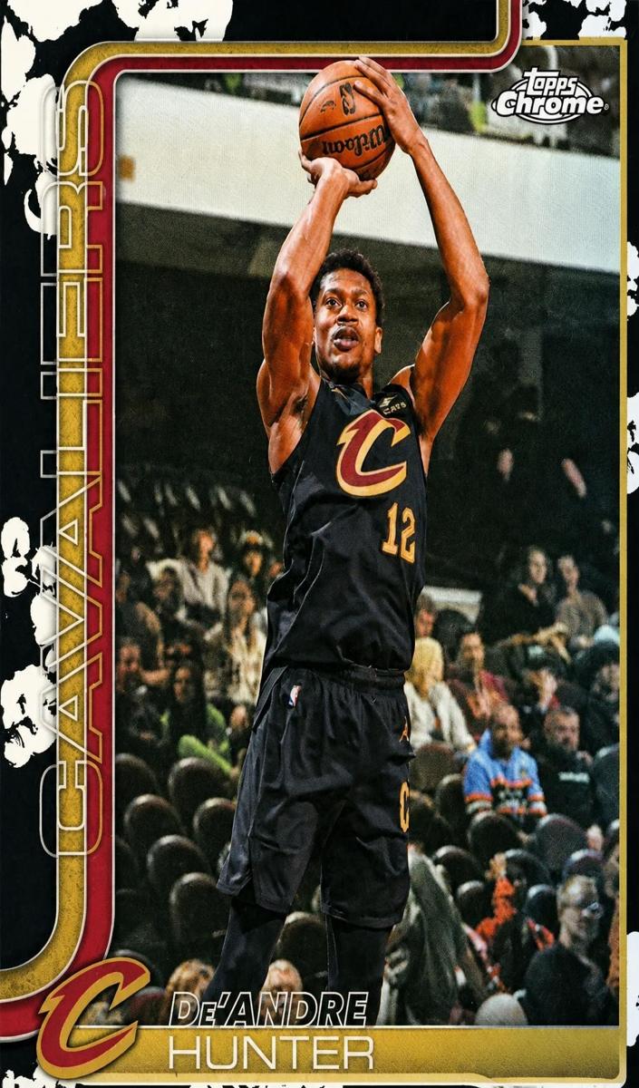 2025 Topps Chrome Update De'Andre Hunter #74 card